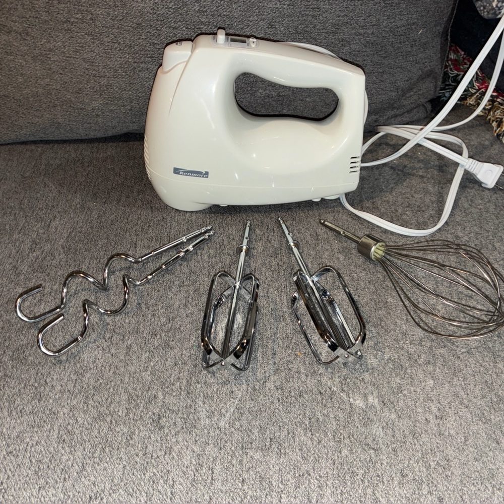 Kenmore 16 Speed Hand Mixer with attachments. Model KMX16E
